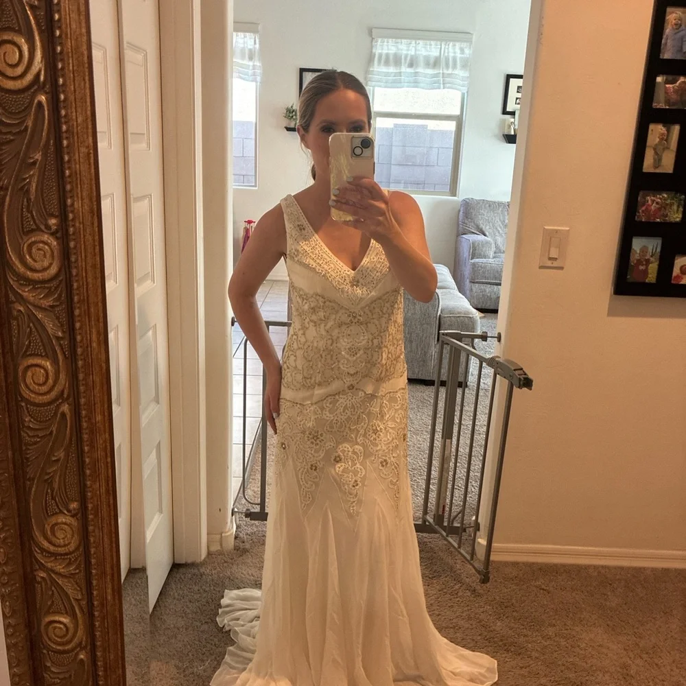 Sue Wong nocturne Ivory Beaded Lace V-Neck Wedding Gown - Picture 10 of 17
